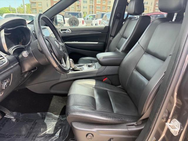 Photo of 2020 Granite Crystal Metallic Clearcoat Jeep Grand Cherokee