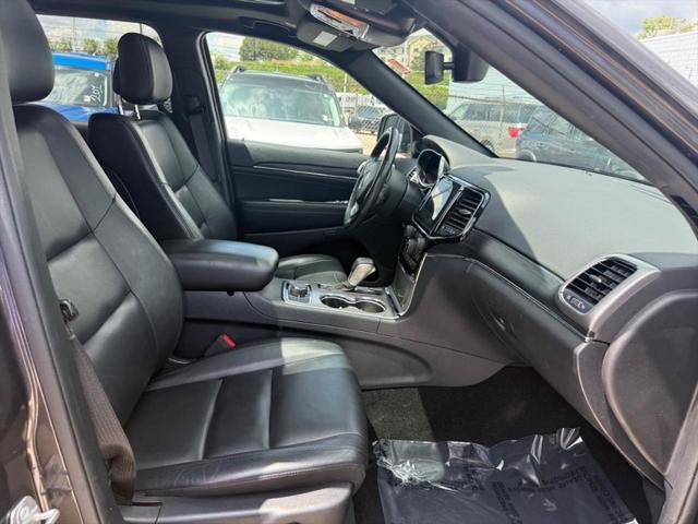 Photo of 2020 Granite Crystal Metallic Clearcoat Jeep Grand Cherokee