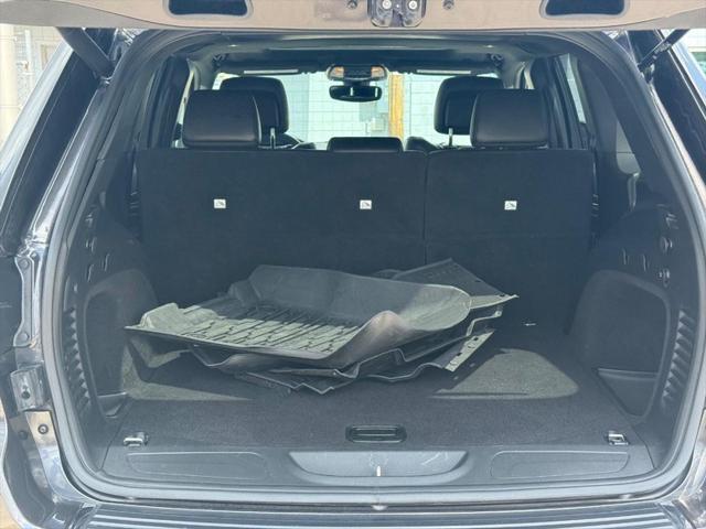 Photo of 2020 Granite Crystal Metallic Clearcoat Jeep Grand Cherokee