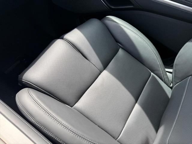 Photo of 2025 Infinite Black Metallic Clearcoat Lincoln Navigator
