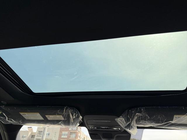 Photo of 2025 Infinite Black Metallic Clearcoat Lincoln Navigator