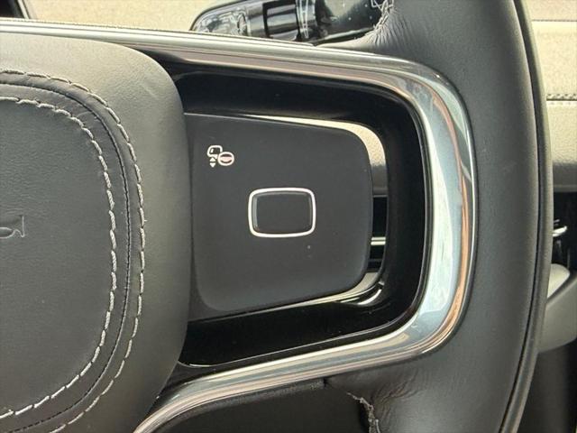 Photo of 2025 Infinite Black Metallic Clearcoat Lincoln Navigator