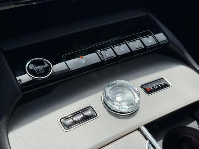 Photo of 2025 Infinite Black Metallic Clearcoat Lincoln Navigator