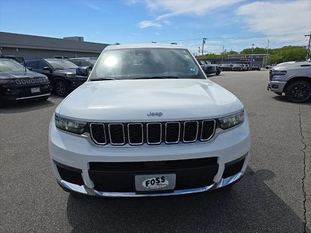 Photo of 2023 Bright White Clearcoat Jeep Grand Cherokee L