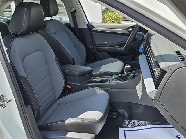 Photo of 2025 Opal White Pearl Effect Volkswagen Jetta