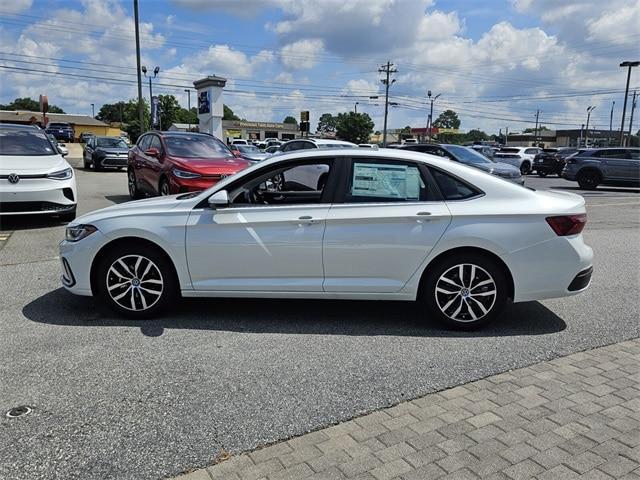 Photo of 2025 Opal White Pearl Effect Volkswagen Jetta
