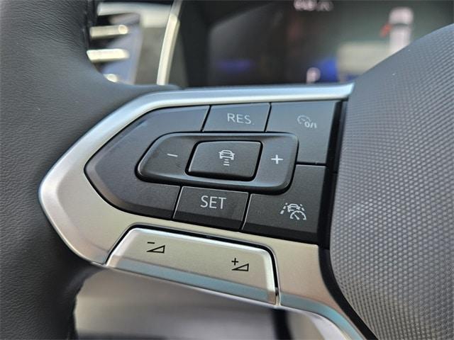 Photo of 2025 Opal White Pearl Effect Volkswagen Jetta