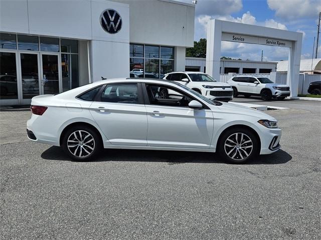 Photo of 2025 Opal White Pearl Effect Volkswagen Jetta