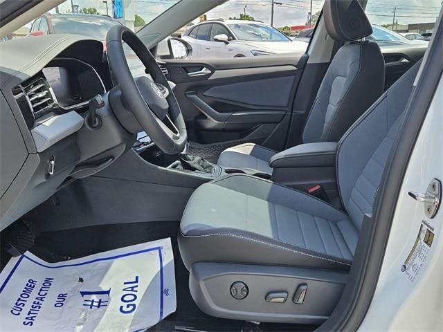 Photo of 2025 Opal White Pearl Effect Volkswagen Jetta