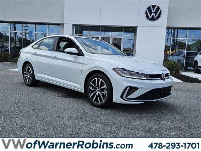 Photo of 2025 Opal White Pearl Effect Volkswagen Jetta