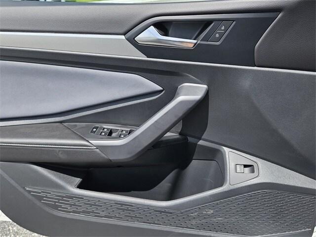 Photo of 2025 Opal White Pearl Effect Volkswagen Jetta