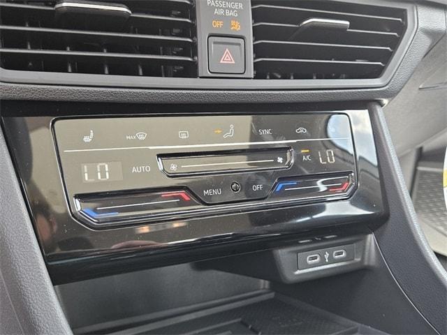 Photo of 2025 Opal White Pearl Effect Volkswagen Jetta