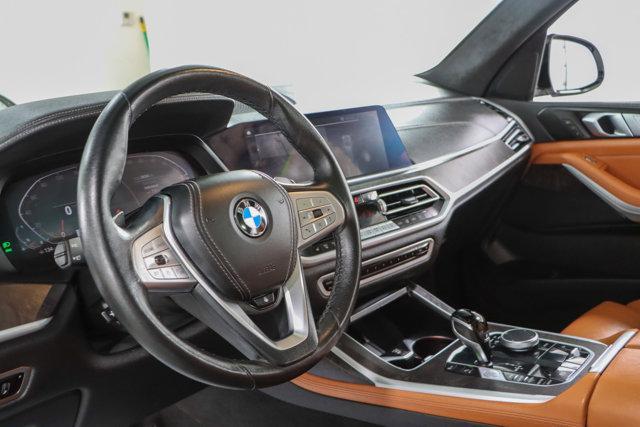 Photo of 2022 Alpine White BMW X7