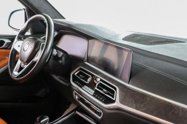 Photo of 2022 Alpine White BMW X7