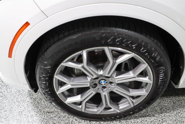 Photo of 2022 Alpine White BMW X7