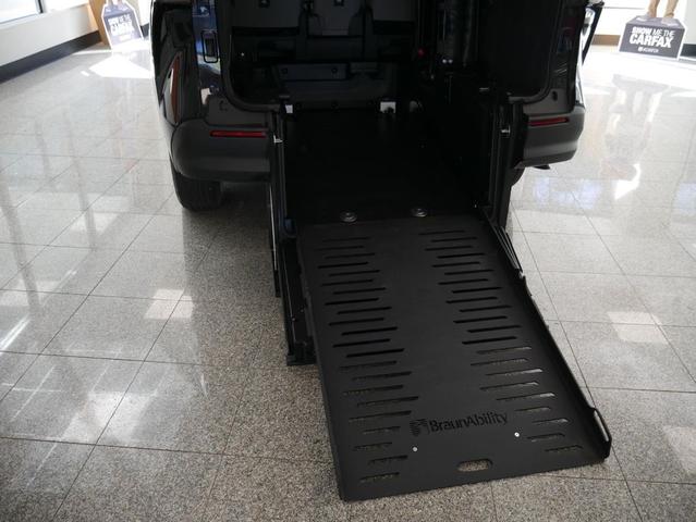 Photo of 2025 Midnight Black Metallic Toyota Sienna