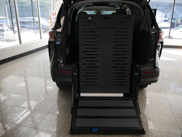Photo of 2025 Midnight Black Metallic Toyota Sienna