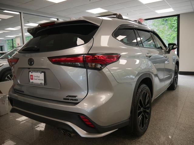 Photo of 2023 Celestial Silver Metallic Toyota Highlander