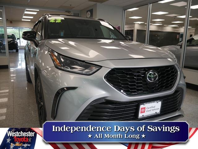 Photo of 2023 Celestial Silver Metallic Toyota Highlander