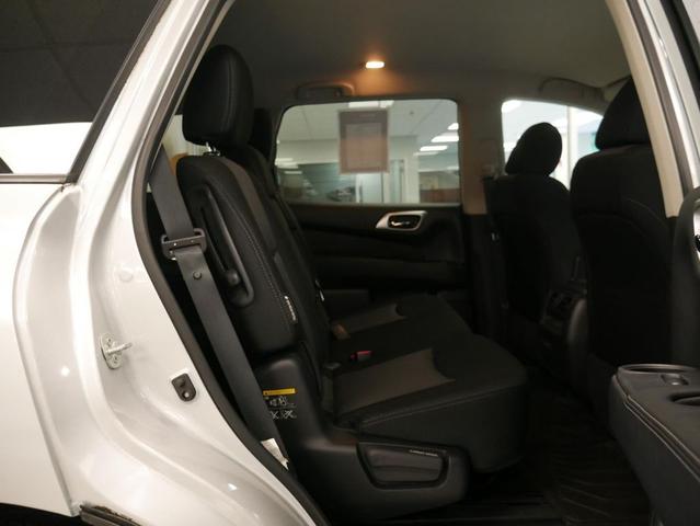 Photo of 2020 Brilliant Silver Metallic Nissan Pathfinder
