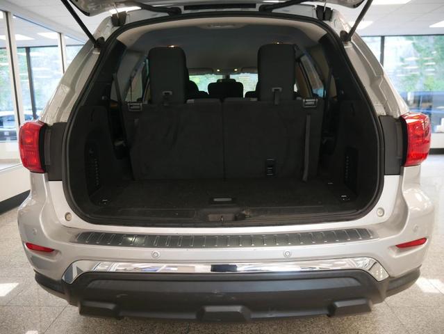 Photo of 2020 Brilliant Silver Metallic Nissan Pathfinder