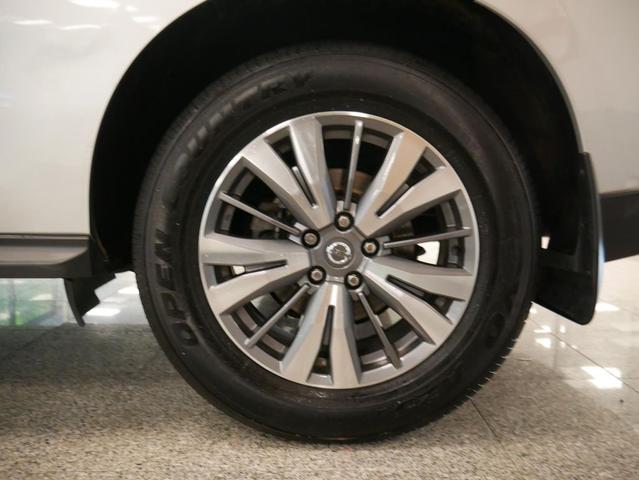 Photo of 2020 Brilliant Silver Metallic Nissan Pathfinder