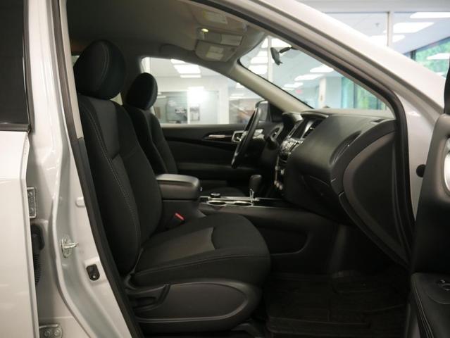 Photo of 2020 Brilliant Silver Metallic Nissan Pathfinder