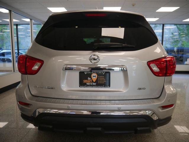 Photo of 2020 Brilliant Silver Metallic Nissan Pathfinder
