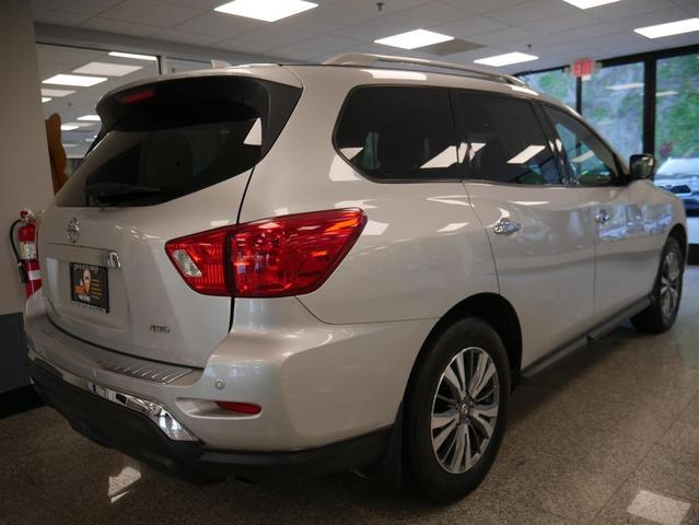 Photo of 2020 Brilliant Silver Metallic Nissan Pathfinder