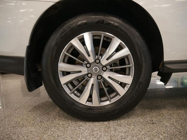 Photo of 2020 Brilliant Silver Metallic Nissan Pathfinder