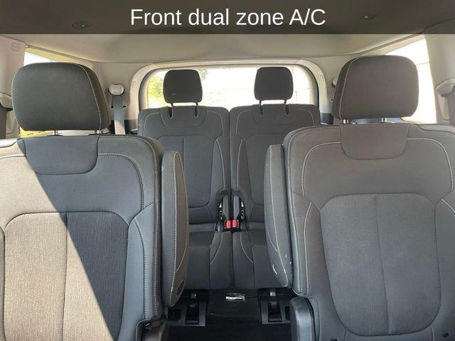 Photo of 2023 Diamond Black Crystal Pearlcoat Jeep Grand Cherokee L