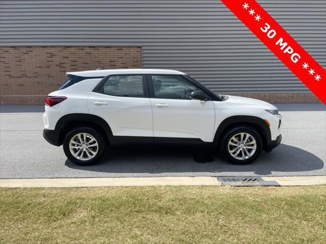Photo of 2022 Summit White Chevrolet Trailblazer