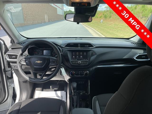 Photo of 2022 Summit White Chevrolet Trailblazer