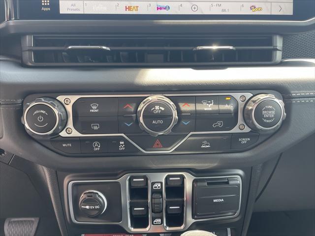 Photo of 2025 Firecracker Red Clearcoat Jeep Gladiator