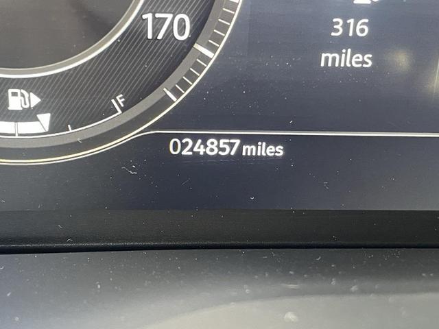 Photo of 2024 Fuji White Jaguar F-PACE