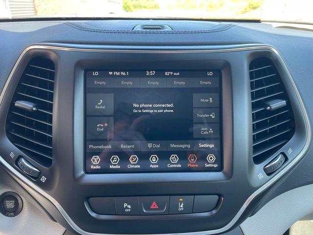 Photo of 2021 Bright White Clearcoat Jeep Cherokee
