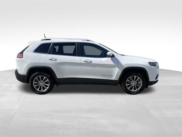Photo of 2021 Bright White Clearcoat Jeep Cherokee