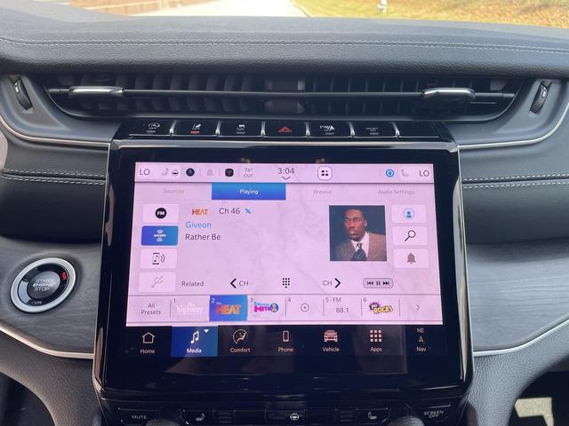 Photo of 2025 Silver Zynith Jeep Grand Cherokee L