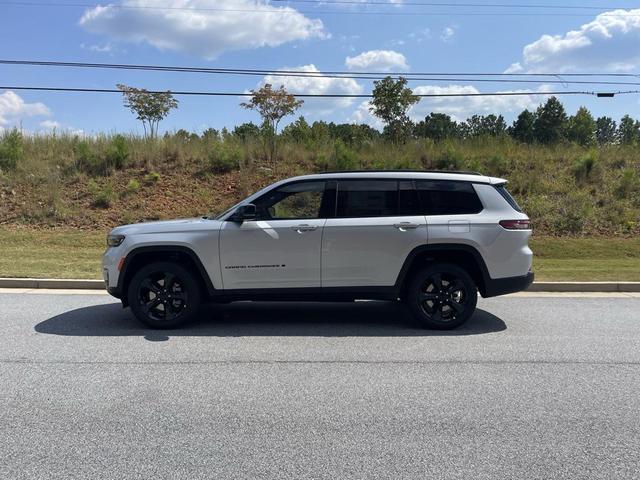 Photo of 2025 Silver Zynith Jeep Grand Cherokee L