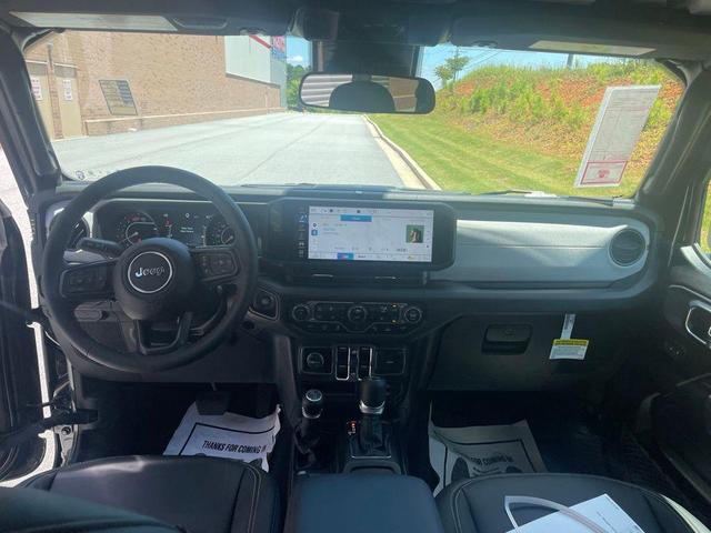 Photo of 2025 Granite Crystal Metallic Clearcoat Jeep Wrangler