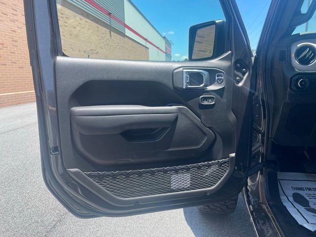 Photo of 2025 Granite Crystal Metallic Clearcoat Jeep Wrangler