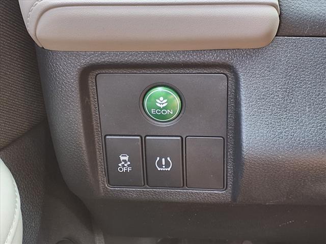 Photo of 2022 Platinum White Pearl Honda HR-V