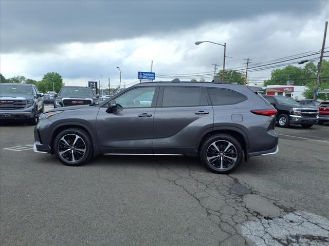 Photo of 2022 Grey Toyota Highlander