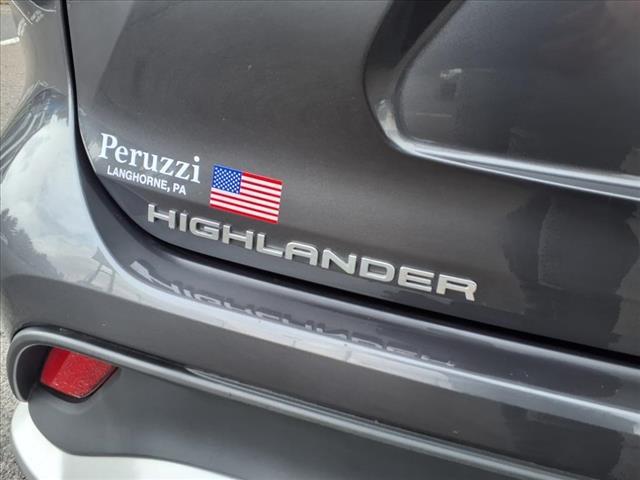 Photo of 2022 Grey Toyota Highlander