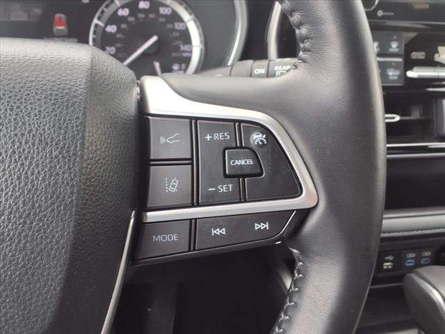 Photo of 2022 Grey Toyota Highlander