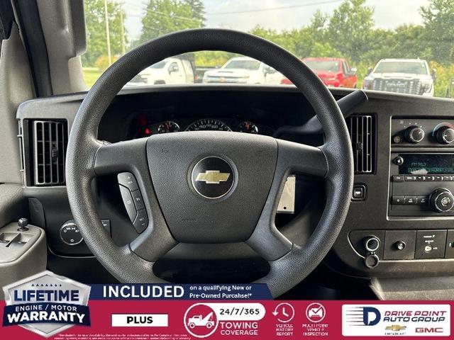 Photo of 2018 Summit White Chevrolet Express 3500