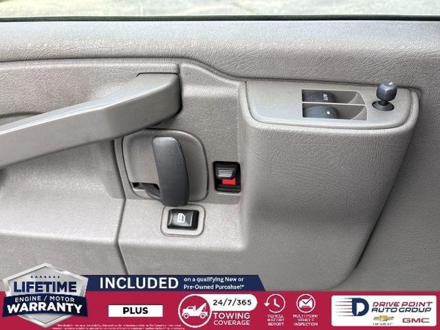 Photo of 2018 Summit White Chevrolet Express 3500