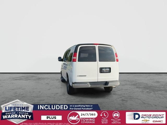 Photo of 2018 Summit White Chevrolet Express 3500