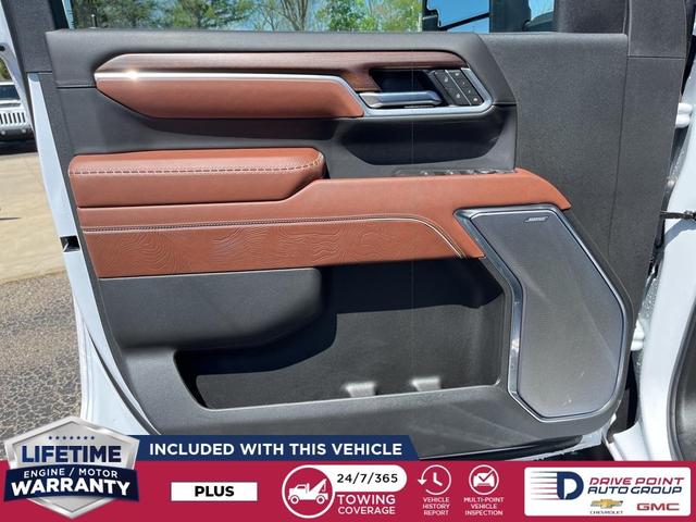 Photo of 2025 White Frost Tri-Coat GMC Sierra 2500