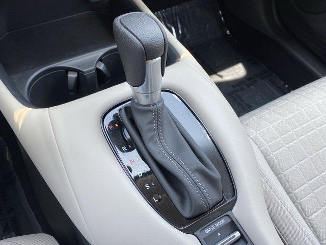 Photo of 2025 Platinum White Pearl Honda HR-V